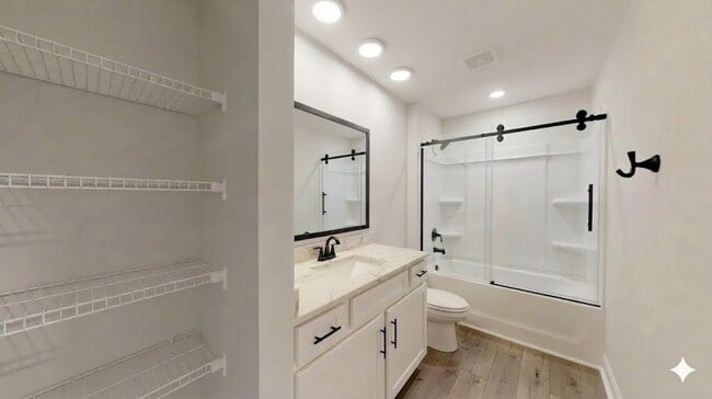Building Photo - 208 Winding Chestnut Dr