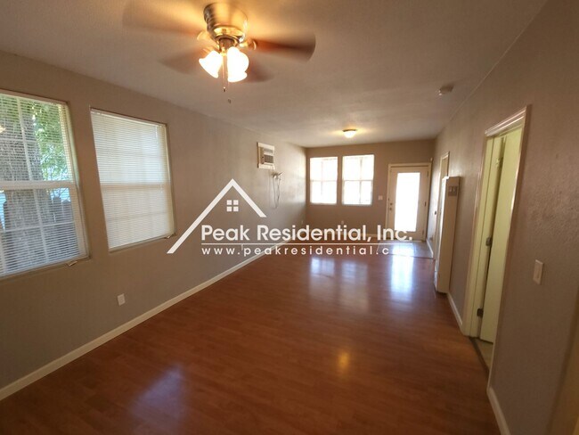 Building Photo - Charming Oak Park 2bd/1ba House with Large...