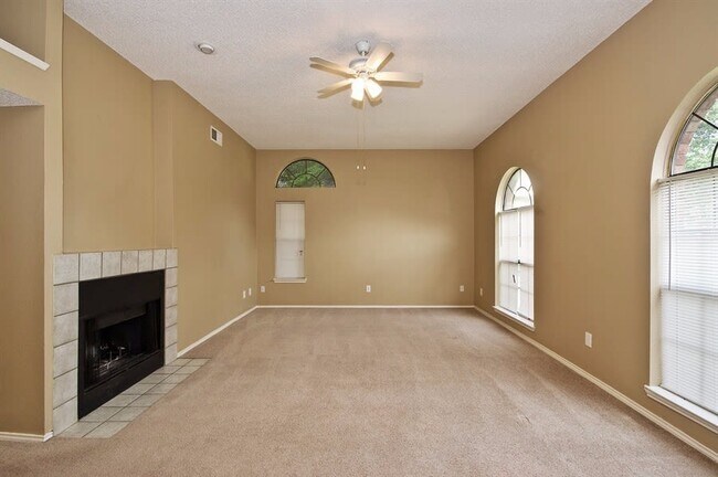 Building Photo - 6439 Royal Cedar Dr