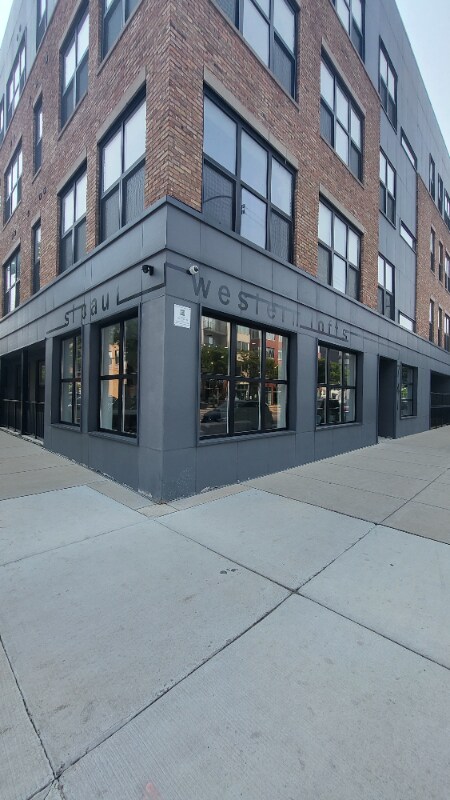 Primary Photo - 1741 N Western Ave