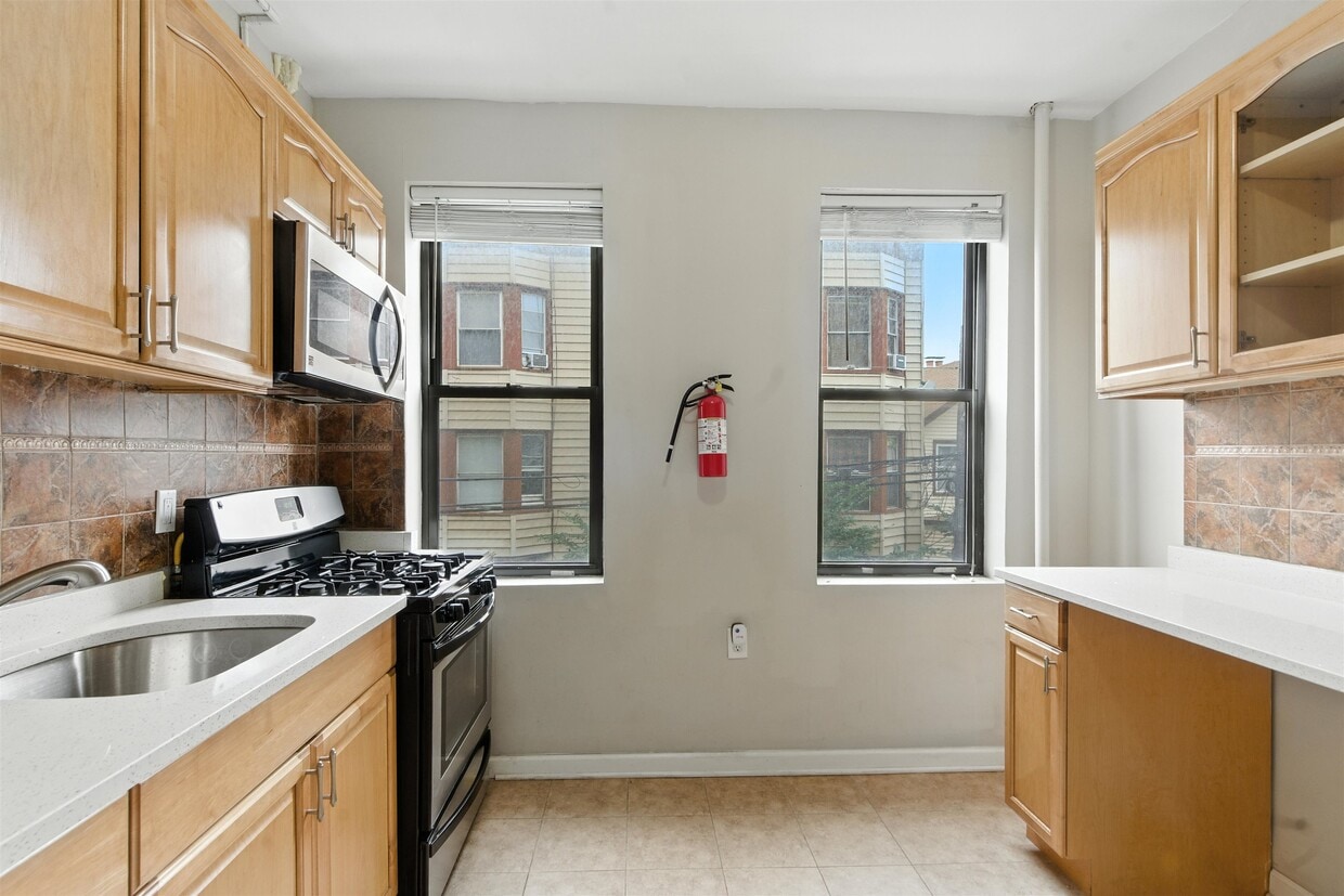 Primary Photo - 217 44th St