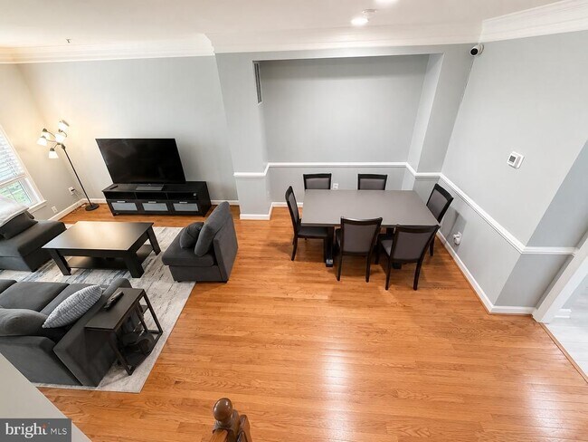 Foto del edificio - 506 Fallsgrove Dr