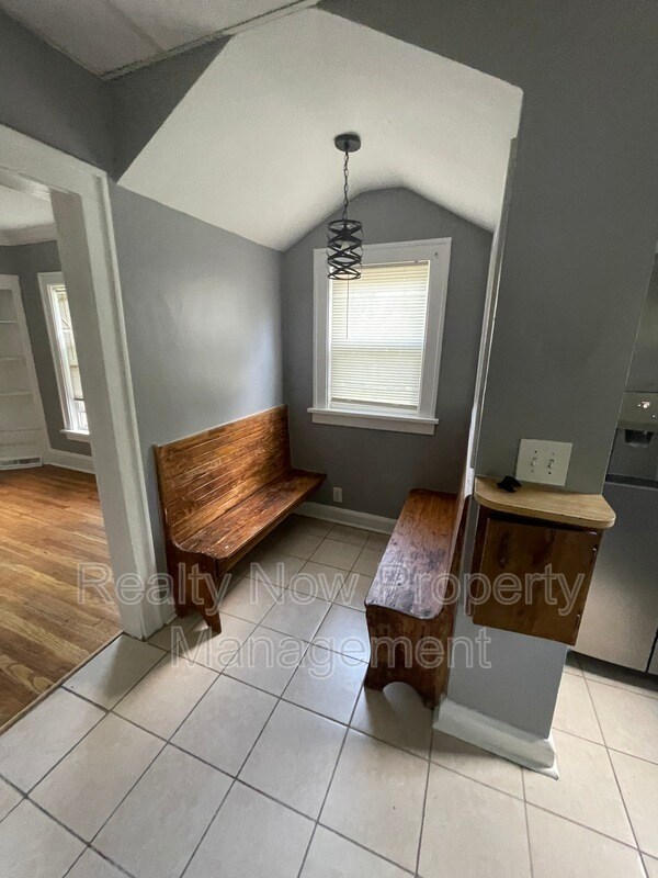 Building Photo - 1020 Hillstone Rd