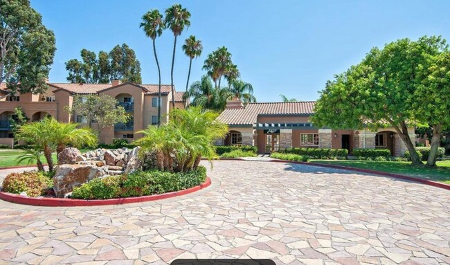 Building Photo - 7180 Shoreline Dr
