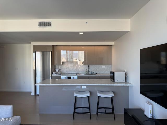 Foto del edificio - 1050 S Grand Ave