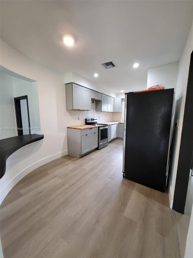 Building Photo - 958 NE 91st Ter