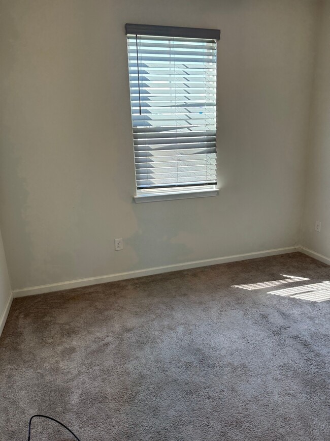 Foto del edificio - 1032 Hawks Nest Ln