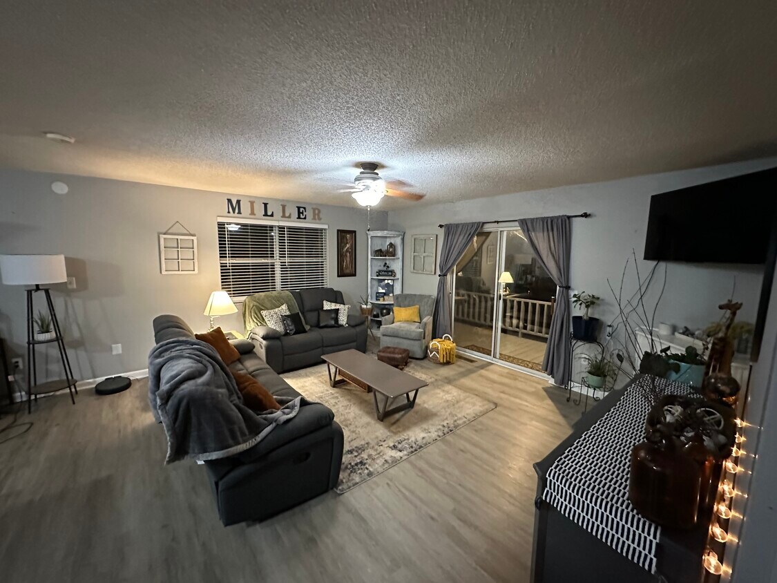 Primary Photo - 281 Cherrywood Cir