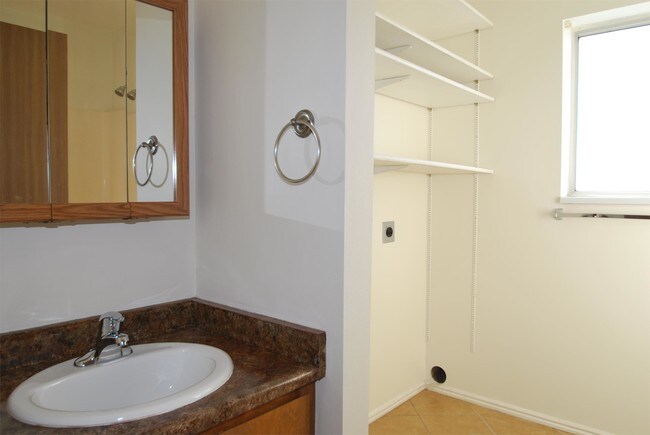 Building Photo - 162 W 1140 N