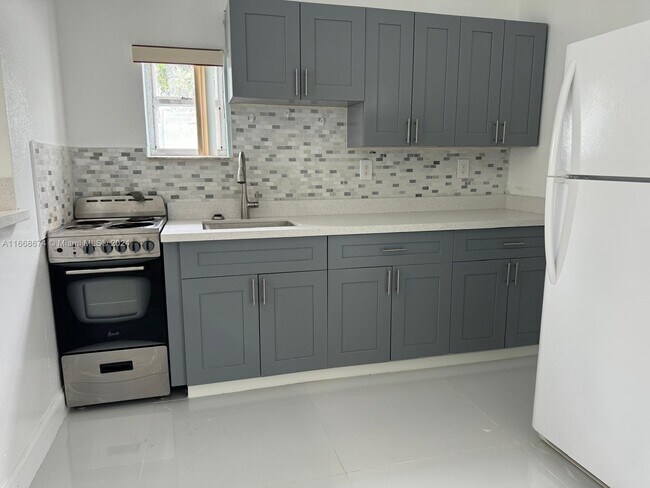 Building Photo - 3340 SW 94th Pl