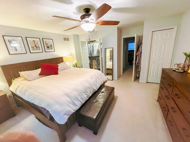 Foto del edificio - 1718 Merriman Ct