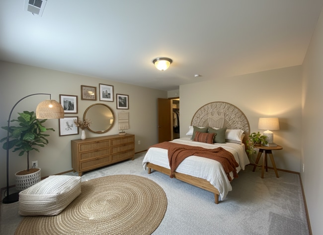 Foto del edificio - Cozy 2 Bedroom, 1 Bath Apartment with Balcony - Welcome Home!