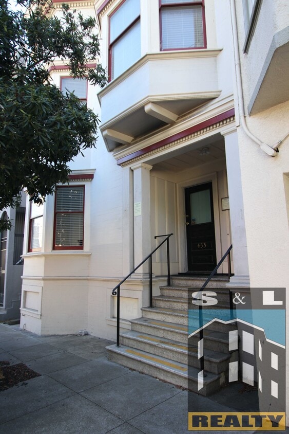 Primary Photo - 459 Linden St