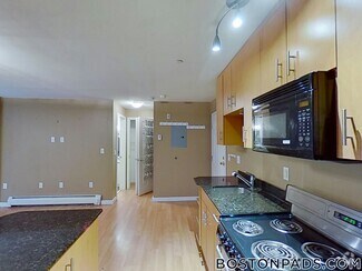 Building Photo - 461 Park Dr