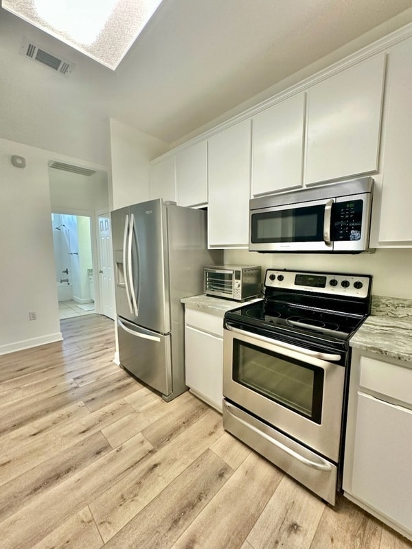 Building Photo - 126 S Shore Dr