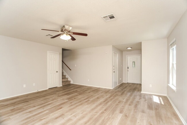 Building Photo - 117 Mood Lake Dr