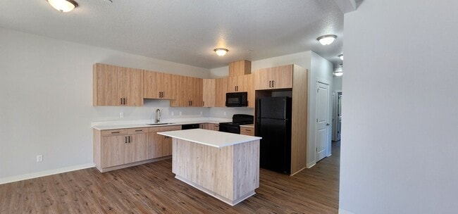 Building Photo - FREE RENT - Beautiful New Construction in McMinnville