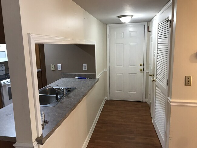Building Photo - 245 Hillsboro Pl