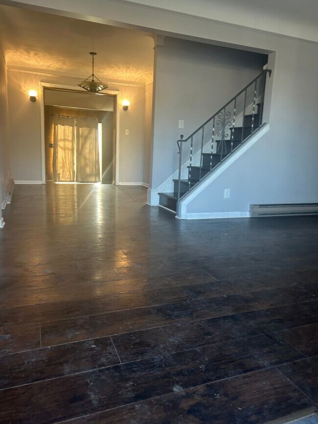 Foto del edificio - 3 bedroom, 3 bath single family home in So...