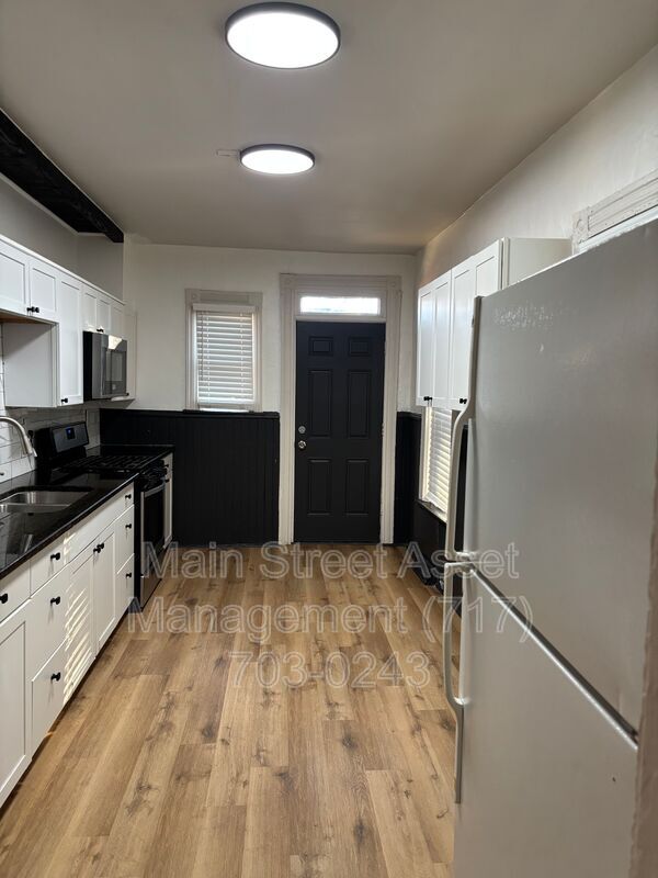 Building Photo - 747 S Lime St