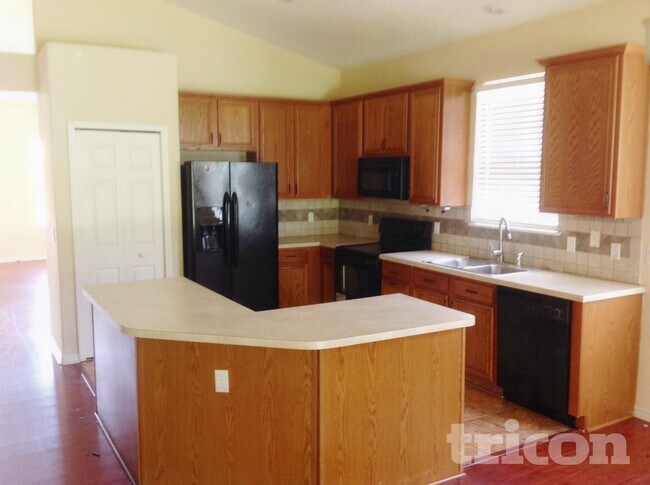 Foto del edificio - 2233 Sand Arbor Cir