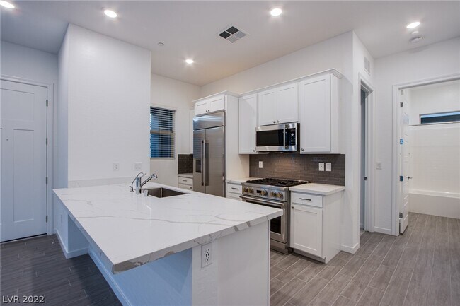 Building Photo - 909 Allister Flds Ln