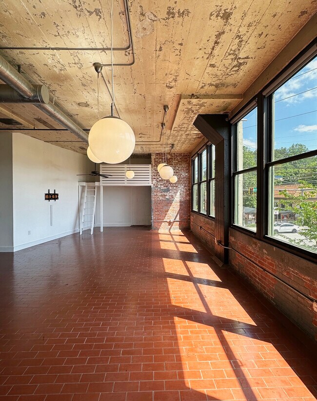 Living area with office space and guest loft - 881 Memorial Dr SE