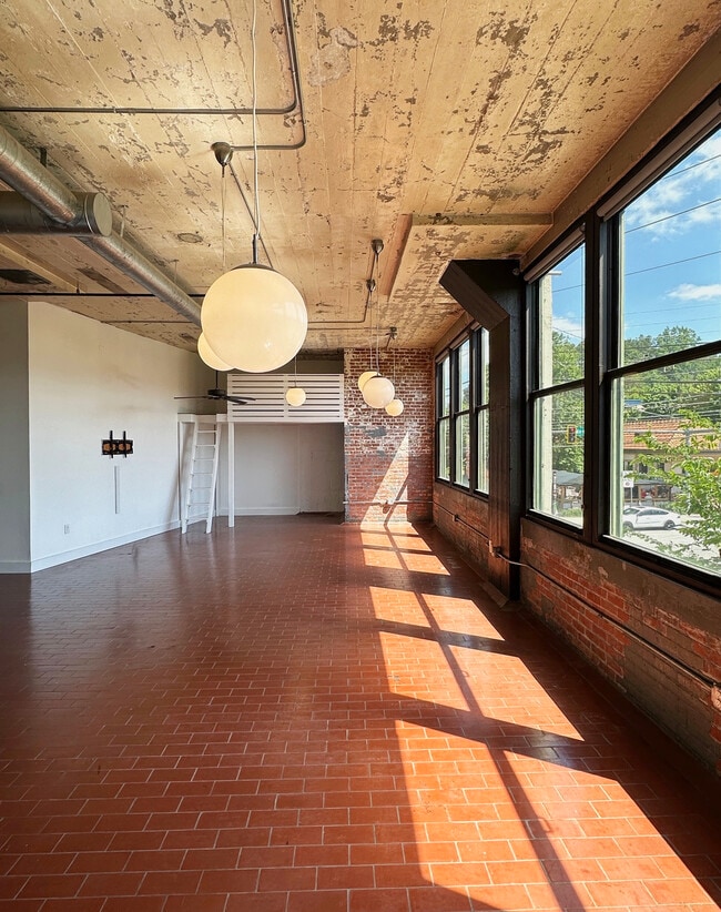 Living area with office space and guest loft - 881 Memorial Dr SE
