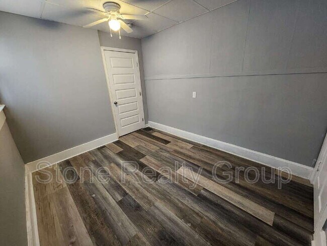 Building Photo - 219 S 13th St