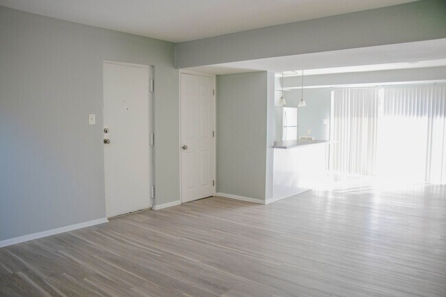 Building Photo - Newly Renovated condo in New Carrollton, M...