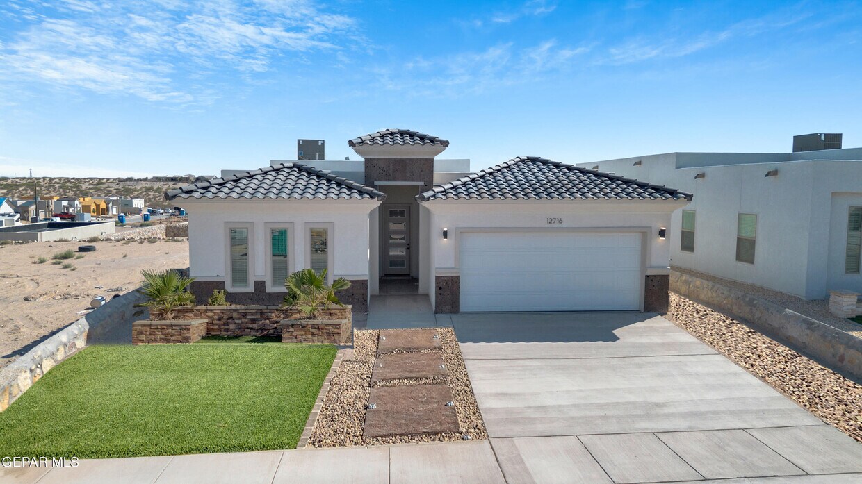 Foto principal - 12716 Middlesbrough Ave
