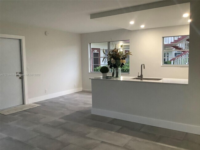 Building Photo - 136 Brighton D