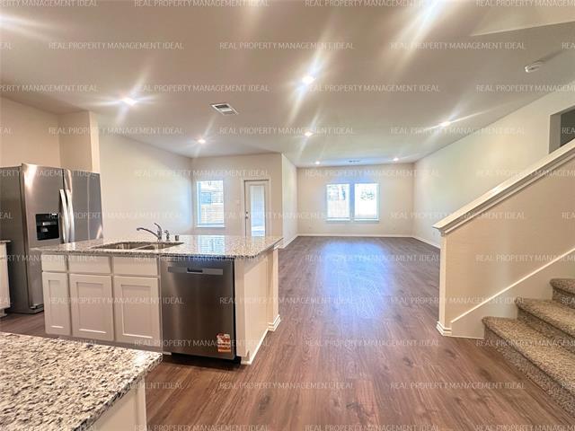 Building Photo - 728 Pineywood Trl