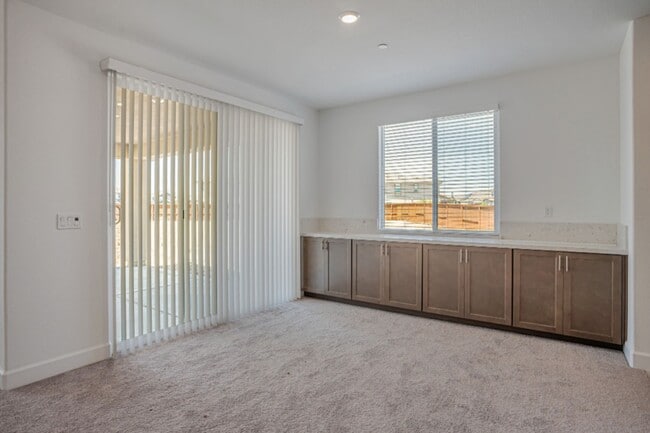Foto del edificio - 2064 Baker Ct