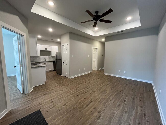 Foto del edificio - 10317 Lake Rd