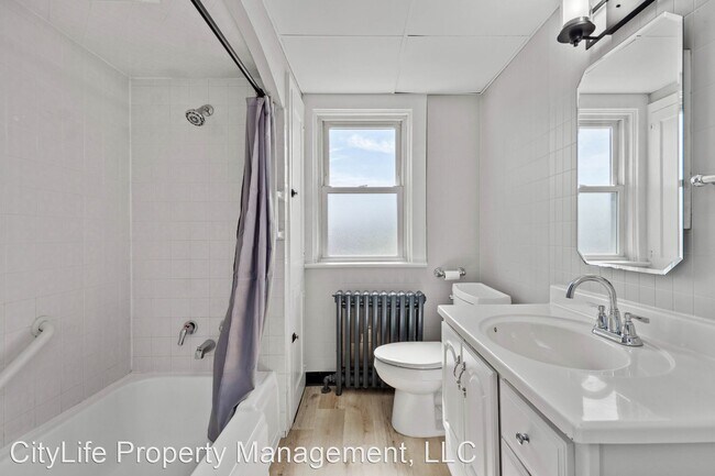 Foto del edificio - 3 br, 1 bath House - 1735 Pennsylvania Ave