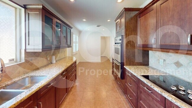 Foto del edificio - 12220 Hightower Pl