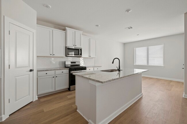 Building Photo - 3129 Banyan Dr