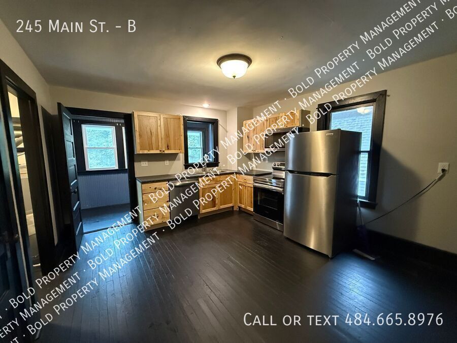 Foto principal - 245 E Main St