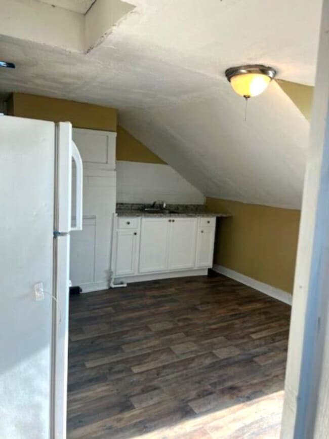 Building Photo - 208 Sherburne St