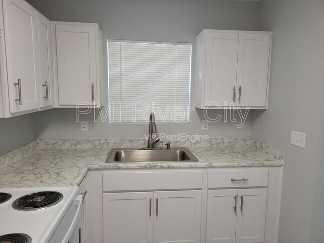 Foto del edificio - 1356 River Hills Cir E