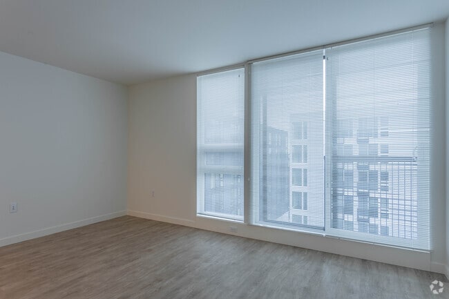 1HAB, 1BA Apartamento - Midtown Square