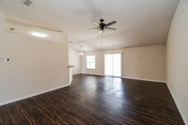 Building Photo - 2828 Ravine Hill Dr