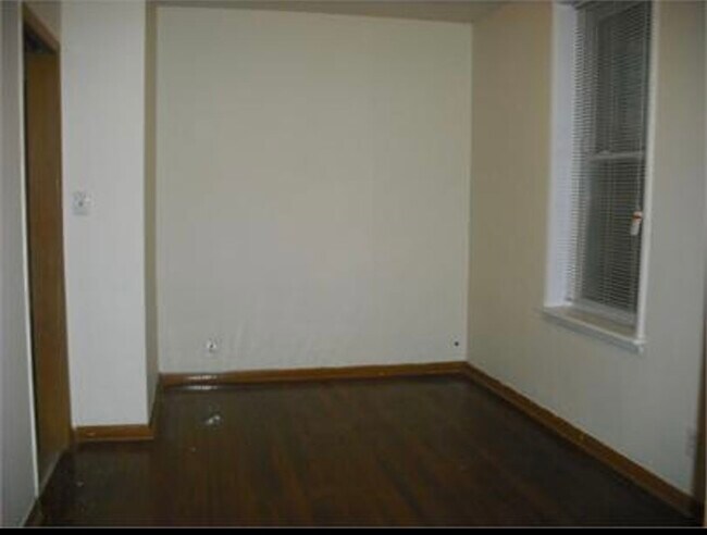 Building Photo - 3355 N Troy St