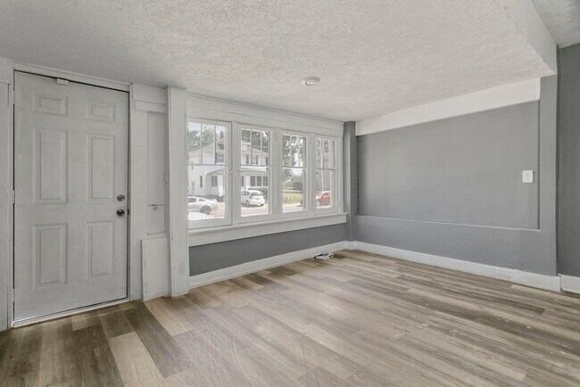 Foto del edificio - 315 S West St