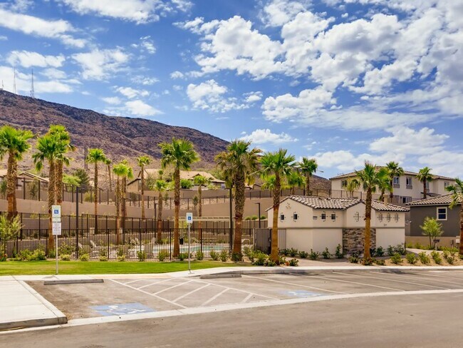 Foto del edificio - Henderson Towhhouse