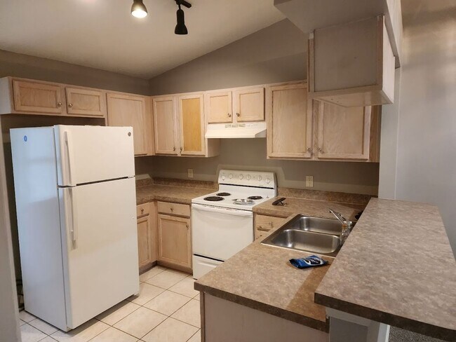 Building Photo - 2/2~S. Grand Hwy~Hillside Villas~Cute Cond...