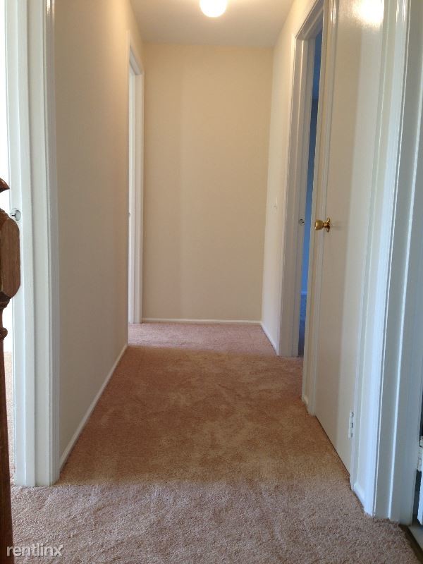 Building Photo - 3 br, 1.5 bath Townhome - 5804 Apple Wood Ln