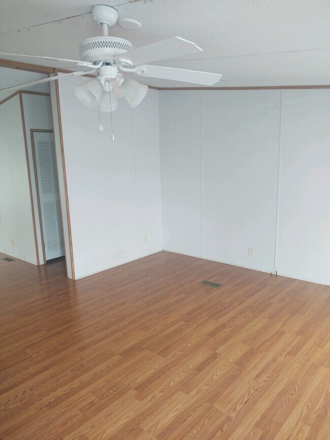 Foto del edificio - 100 Stonecutter Dr