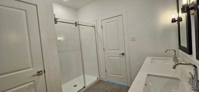 Foto del edificio - 8422 Bay Oaks Dr